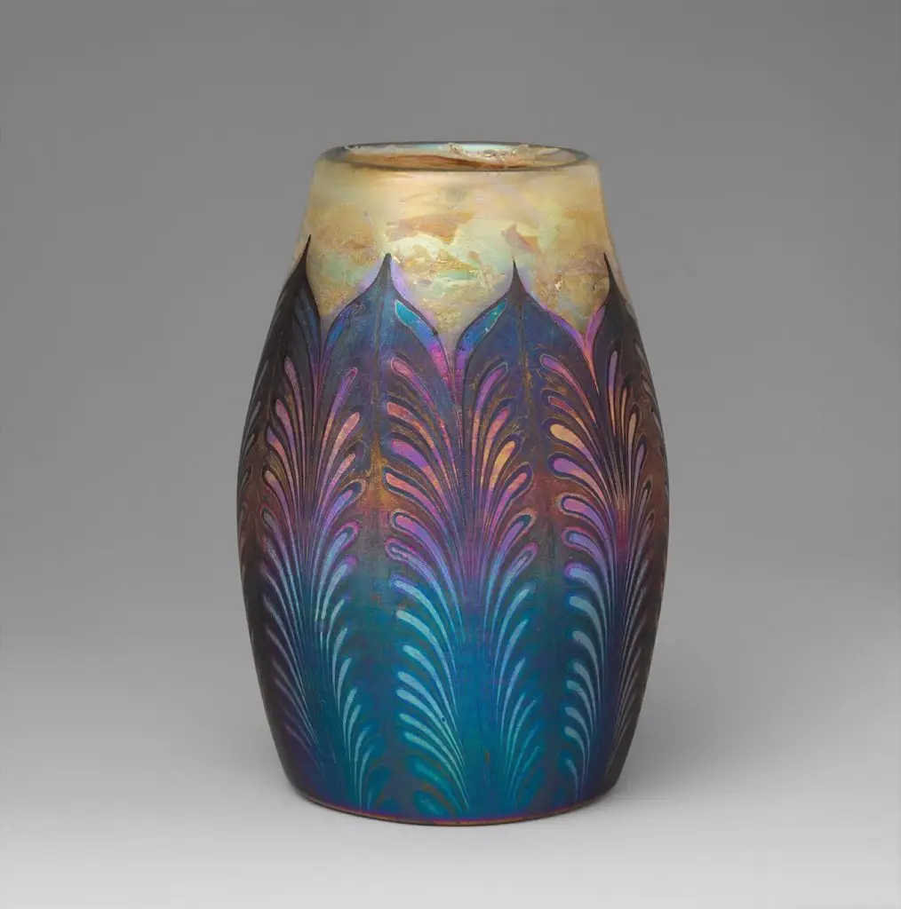 Vase Art nouveau en verre irisé